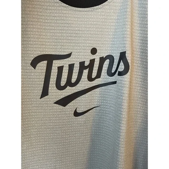 Men's 2XL NWT Minnesota Twins Nike Game Time Raglan Long Sleeve Shirt Gray